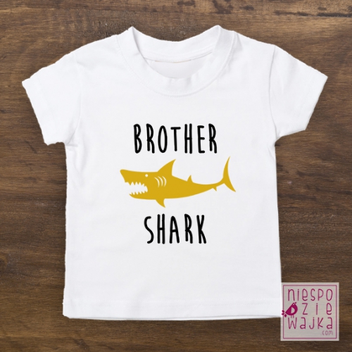 brother-shark-koszulka-dziecieca-niespodziewajka-b