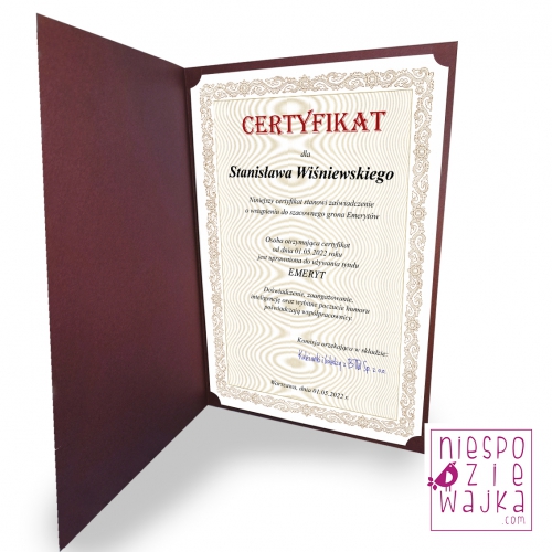 certyfikat-emeryta-emeryt-teczka_srodek-niespodziewajka-bord