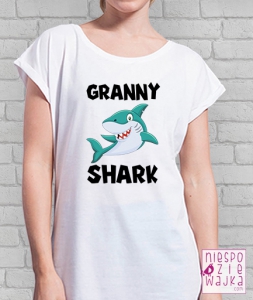 granny-shark-grandma-doo-babci-niespodziewajka-b