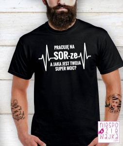 koszulka_czarna_pracuje_na_sor_sorze_a_jaka_super_moc